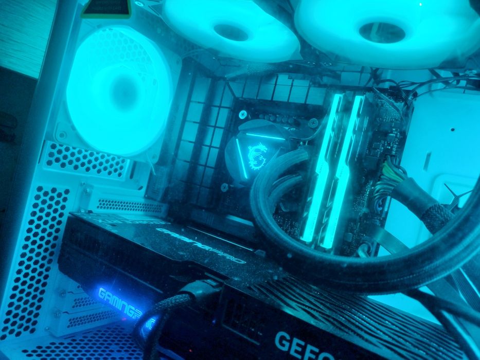 Komputer do gier RTX 5070 Ti dysk 1tb nvme I7 14700KF