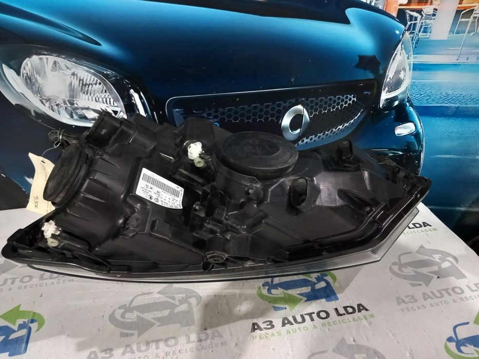 Ótica direita Skoda Fabia III