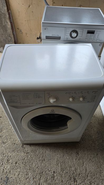 Продам пральну машину Indesit