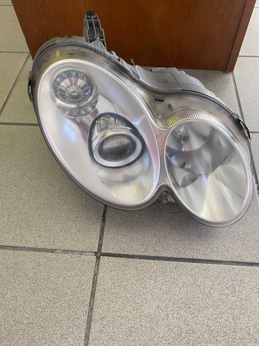 Faról Direito Xenon Mercedes Benz CLK W 209/ original