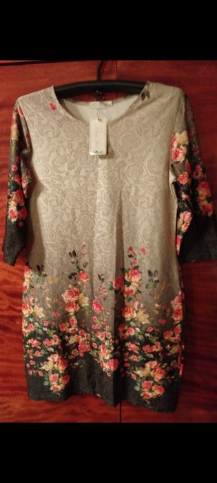 Новое нарядное платье, мерцает