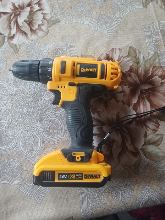 Шуруповерт DeWalt