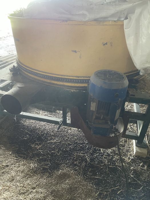 Обляднання для брикетів з соломи