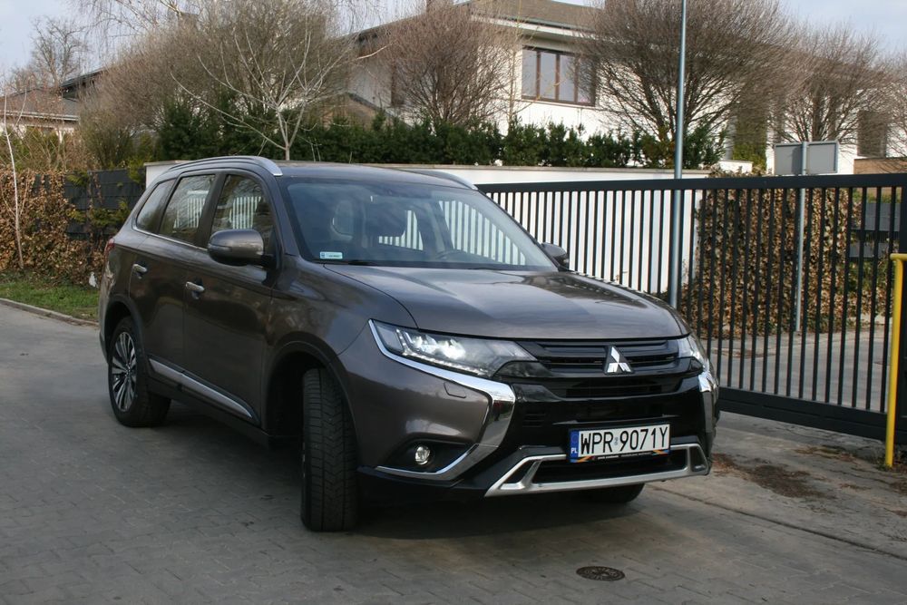 Mitsubishi Outlander 2.0i diament skora fullfull led navi kamera alu e.fotel..super stan!!