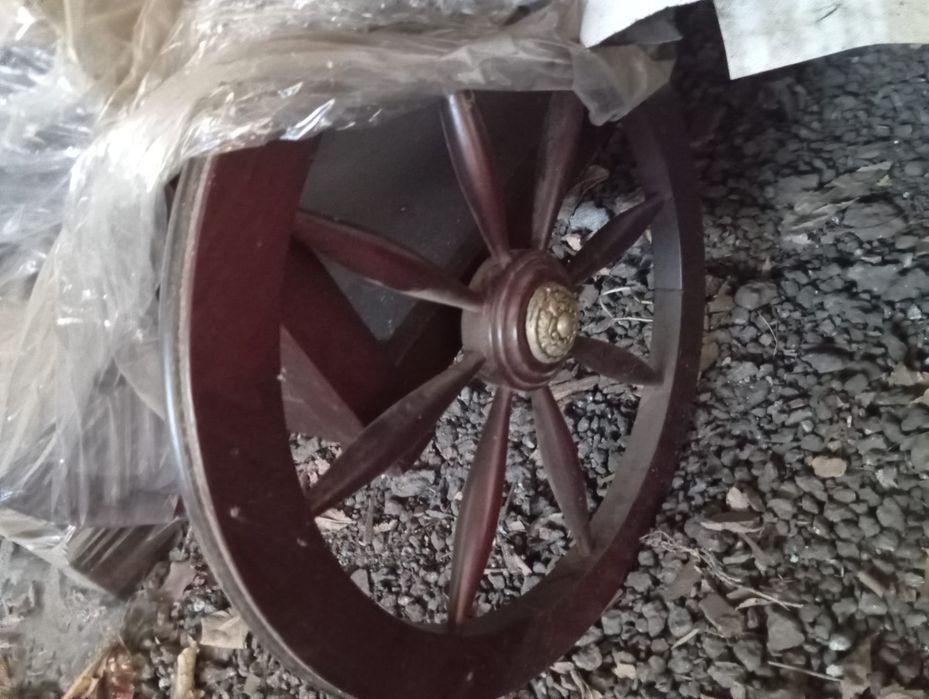 Movel antigo em bom estado