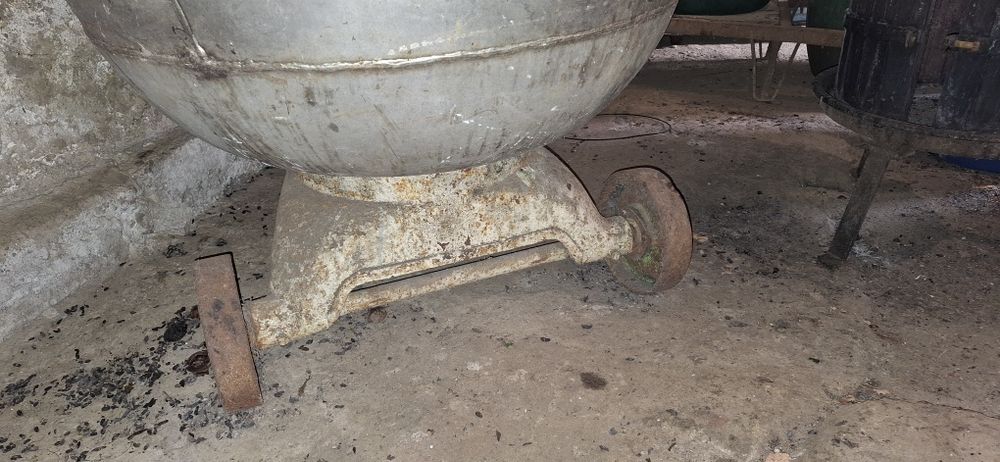 Чан на колесах для вина ємність 200л