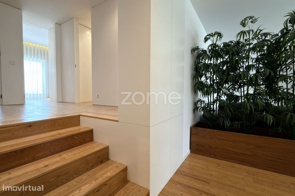 Apartamento T3 com lugar de garagem e varanda em S. Vitor.