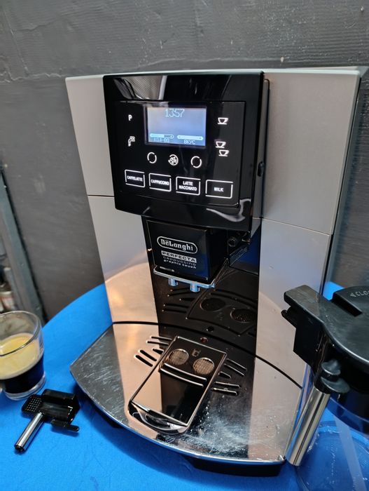 Кавоварка Delonghi perfecta graphic touch з молочником