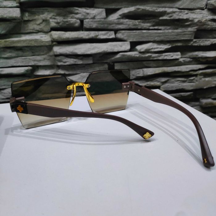 Nowe okulary z etui przeciwsłoneczne