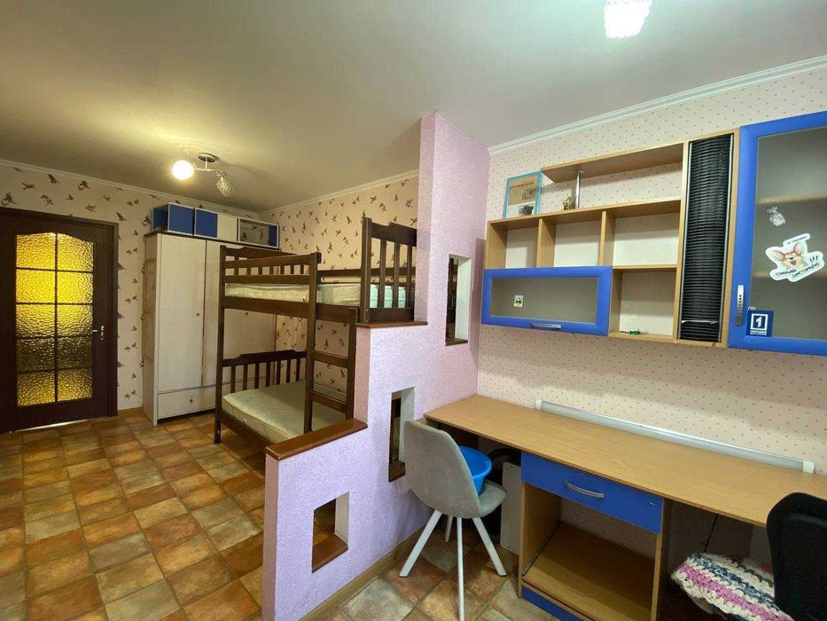 Продаётся трёхкомнатная квартира в центре, по ул. Кобылянского