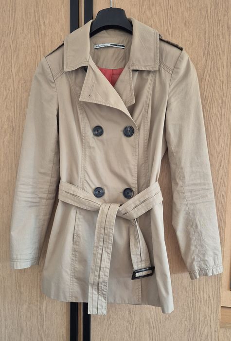 Krótki trencz Stradivarius