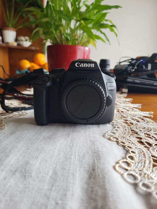 Canon 2000D + Objetiva Canon EF 18-55mm