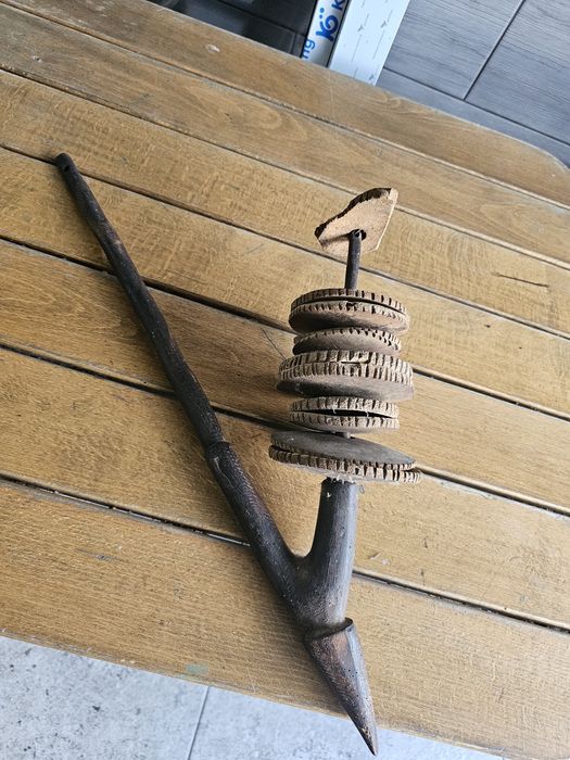 Stary afrykański instrument grzechotka Sistrum.