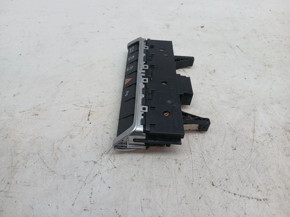 Botão / interruptor 4 piscas AUDI Q3 (F3B)