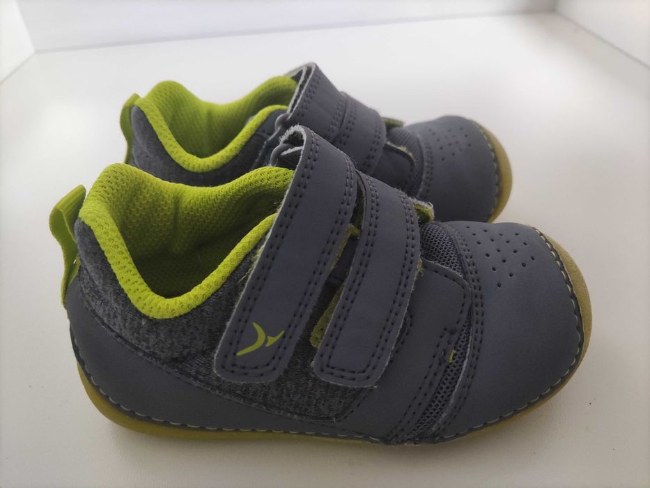 Sapatilhas e sapatos criança