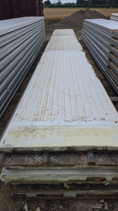 Płyta warstwowa dachowa 60 mm 6 cm gruba 8,8 m i 8,5m długości dostępne 1500 m2
