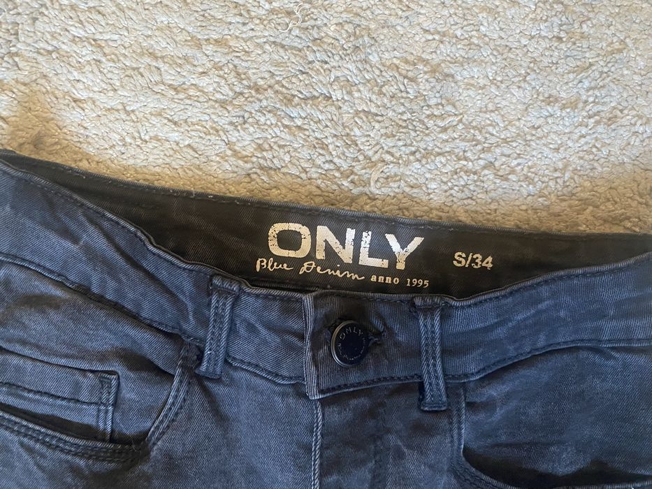 Czarne rurki wysoki stan