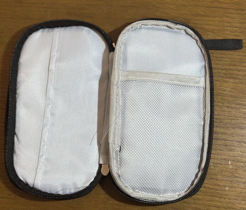 Органайзер для кабелів та аксесуарів