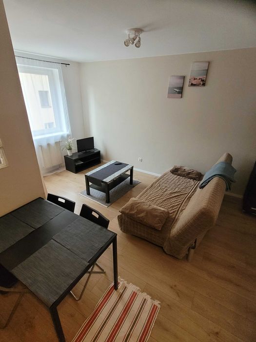 Apartament " Słoneczny " w Centrum ul. Szybka , noclegi Wrocław . Samodzielne mieszkanie dla 1 - 4 osób . Blisko PKP