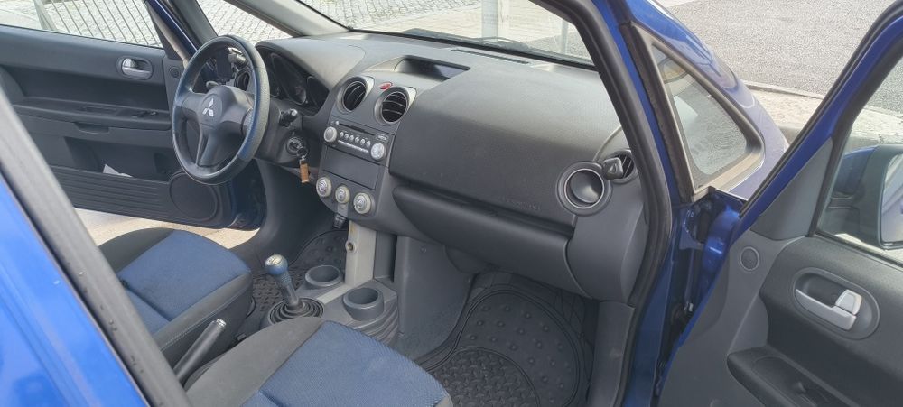 Mitsubishi Colt — fotografia 10