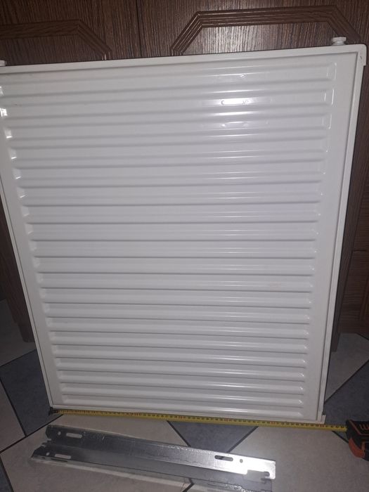 Grzejnik płytowy / ścienny - 72 / 60 cm
