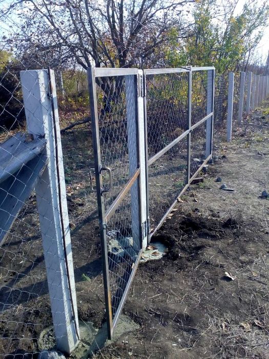 Столбы бетонные  для ограждения.