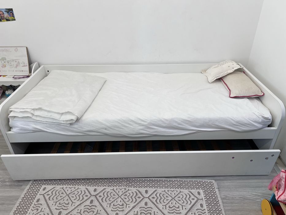 Cama IKEA BRIMNES com 2 colchões – Excelente estado