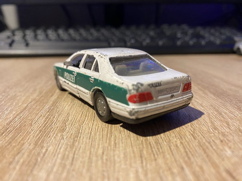 Mercedes-Benz E230 Polizei SIKU