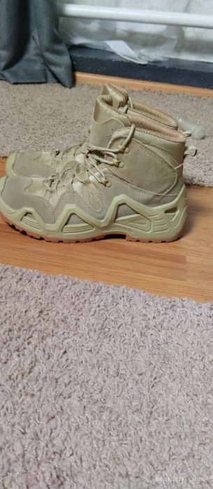 Продам берці нові