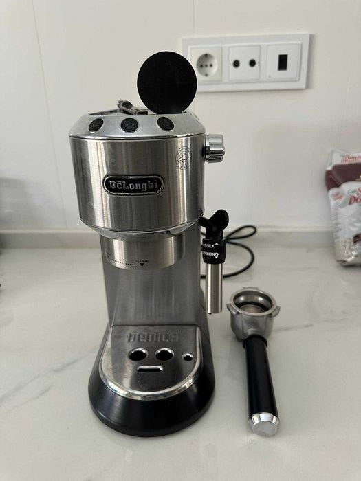 Máquina de café DELONGHI e moinho De'Longhi