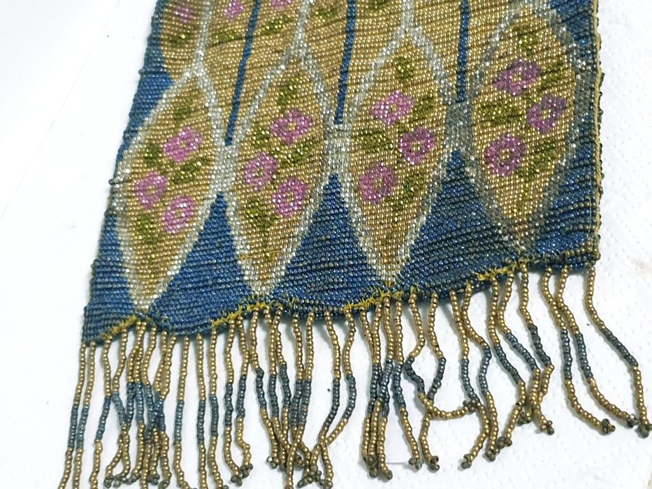Lindissima antiga mala de micro missangas feita à mão