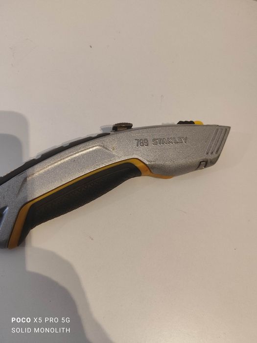 Nóż tapicerski budowlany Stanley FatMax + noże