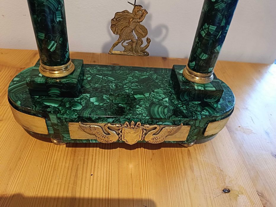 Zegar kominkowy. Empire. Malachit oraz brąz złocony.  XIX wiek.