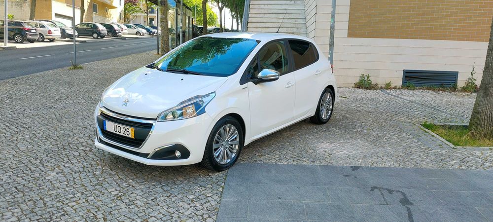 Peugeot 208 1.2 Pure Tech / Versão Style