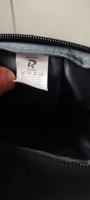 Plecak na jeno ramię Reverse z USB