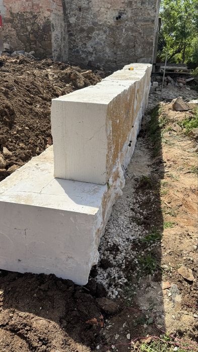 Pedra calcada e blocos contencao