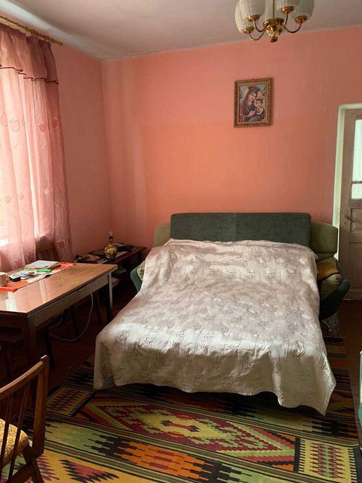 Продаж будинку з гаражем
