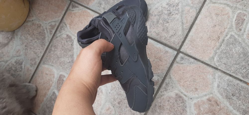 Buty Nike Huarache Run GS dla dzieci całe czarne rozmiar 27