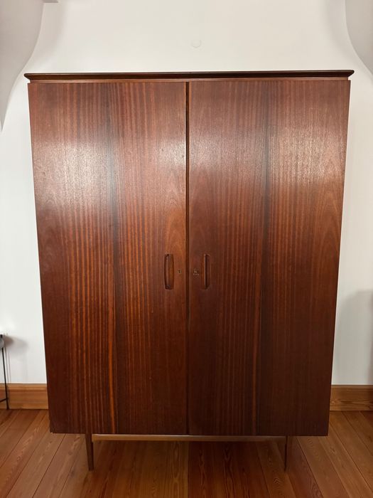 Guarda-roupa vintage Olaio with key