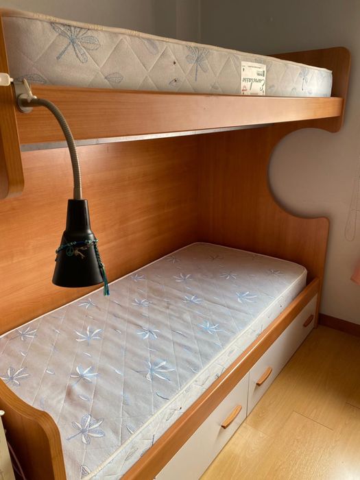 Cama beliche+2 armários roupa+candeeiro BRAGA