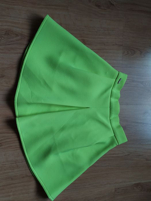 Neonowa spódnica