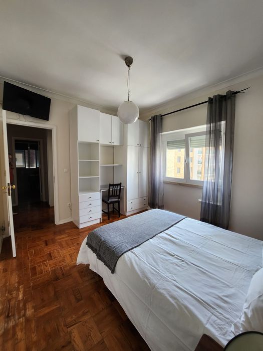 Alugo quarto Amadora