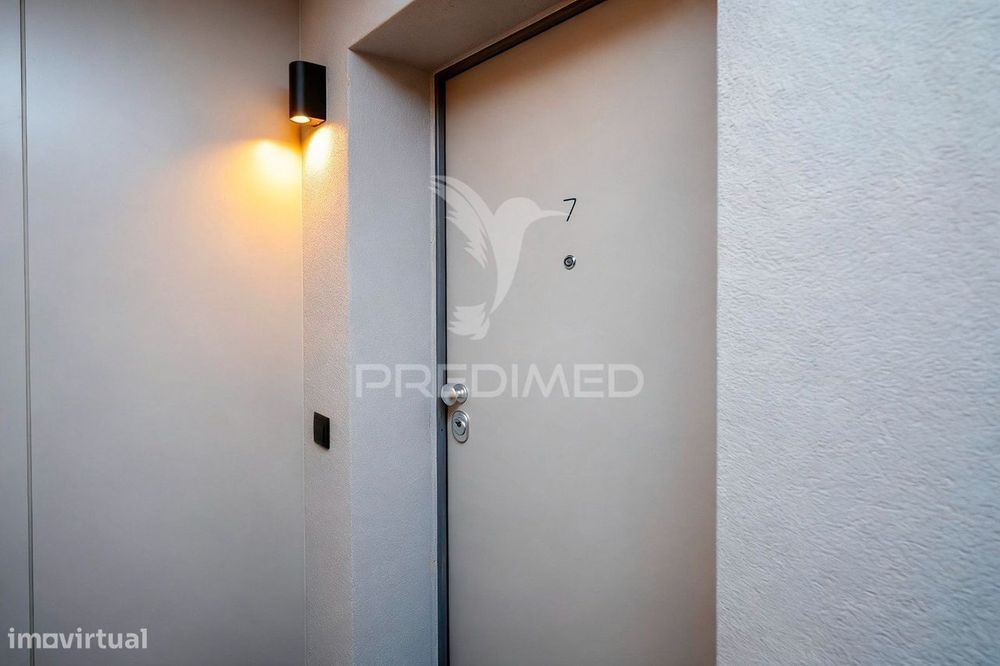 Novo T0 com Terraço Privativo no Prestigiado Condomínio Acrescentar...