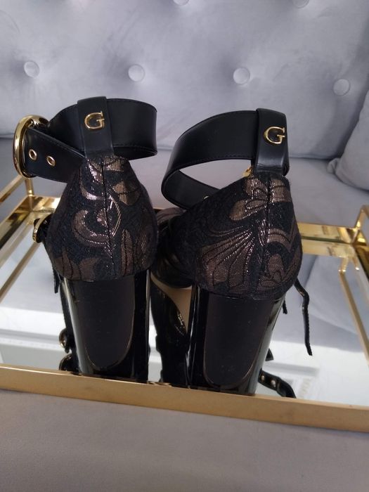 Czółenka, półbuty Guess rozmiar 38 złoto, czerń