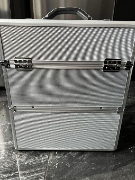 Kuferek / kufer na kosmetyki srebrny duzy