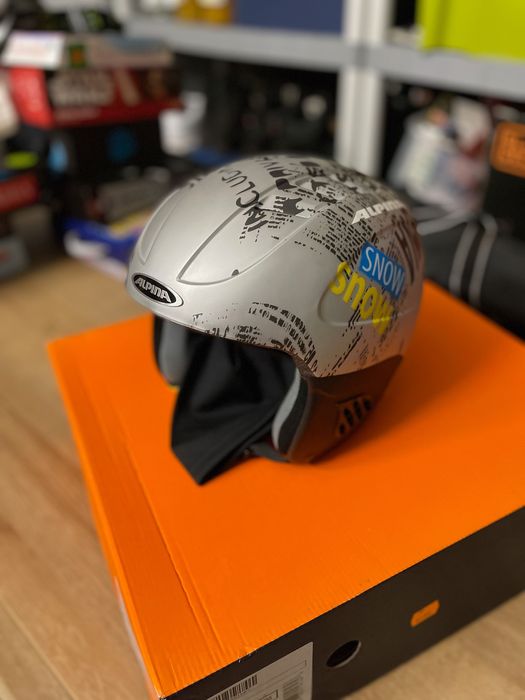 Narty zjazdowe 130 komplet, buty, kijki, kask