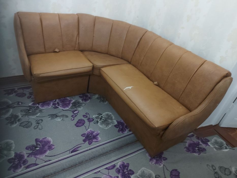 Продам м'який уголок на кухню-прихожу.