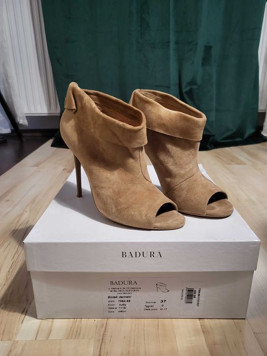 Prześliczne buty botki Badura r. 37 zamsz beżowe j. Nowe