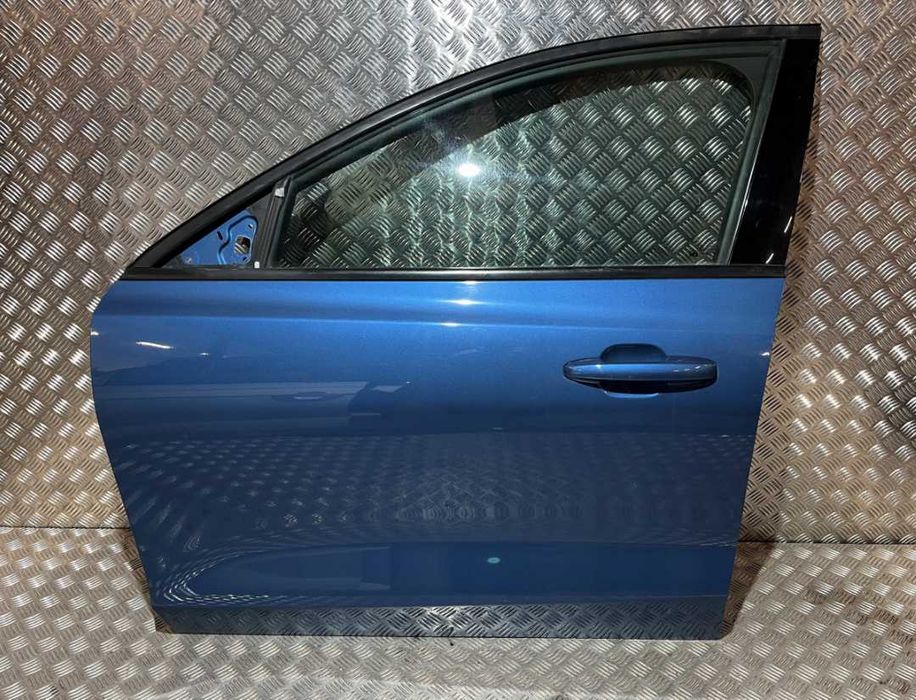 Двері Ford Focus Mk4 передні або задні праві ліві разборка