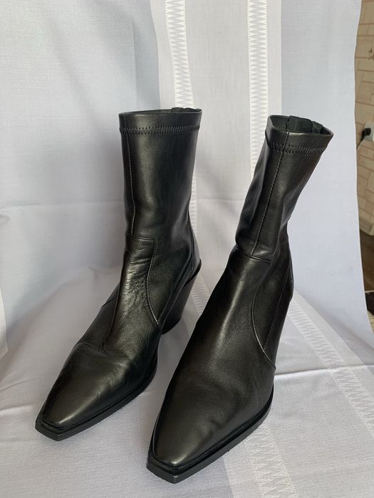 Шкіряні жіночі ботильйони бренду Office London.Підійдуть на розмір 38.